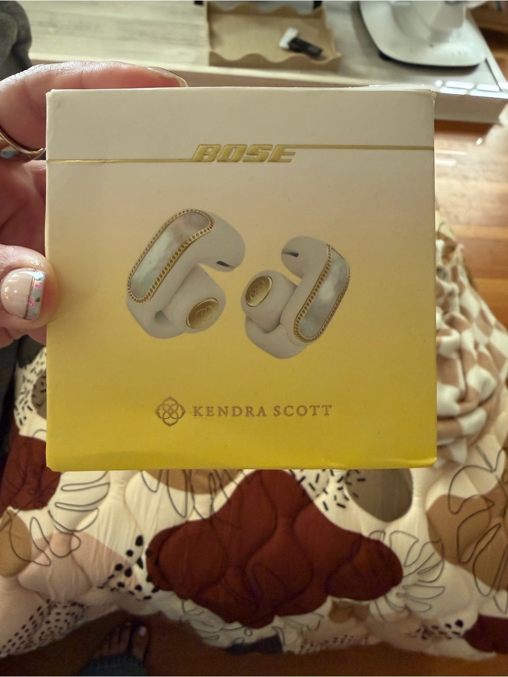 Kendra Scott Pearl and Gold Wireless Out of Ear Earbuds - Picture 6 of 7